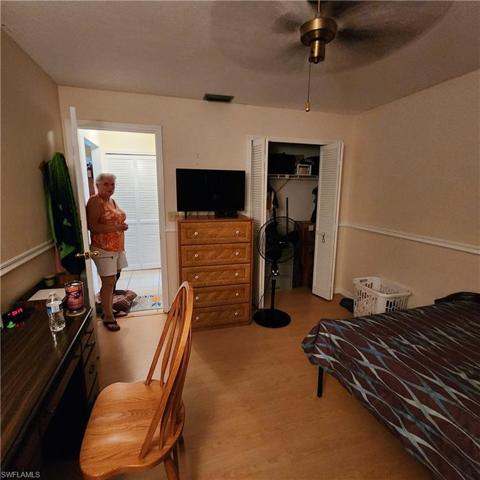 1510 Second bedroom looking towards hallway