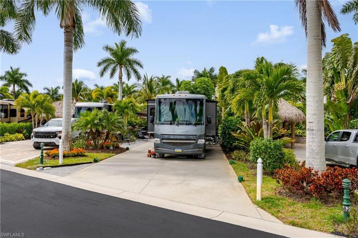 13580  Snook  CIR, Naples, FL 34114