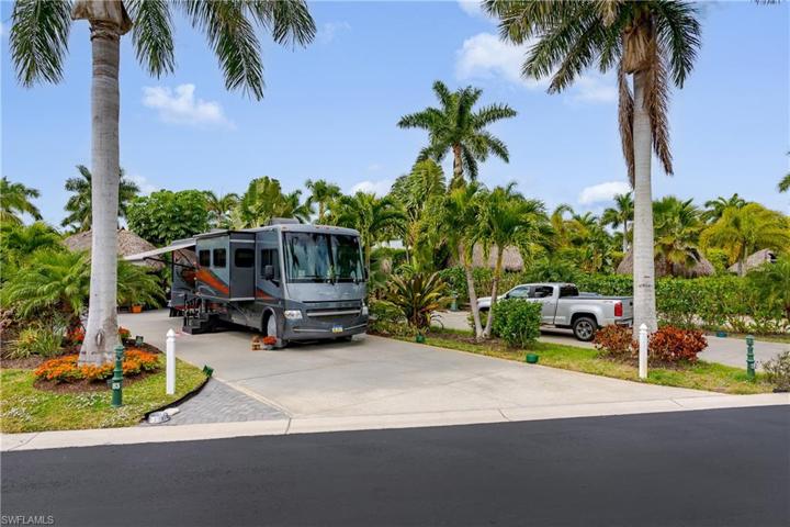13580  Snook  CIR, Naples, FL 34114