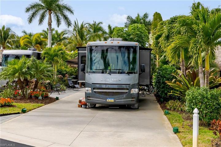 13580  Snook  CIR, Naples, FL 34114