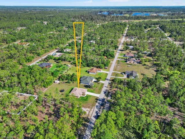 Drone / aerial view featuring a wooded view