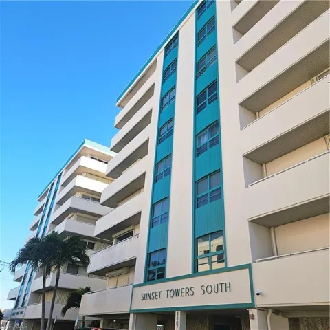 View of apartment building / complex