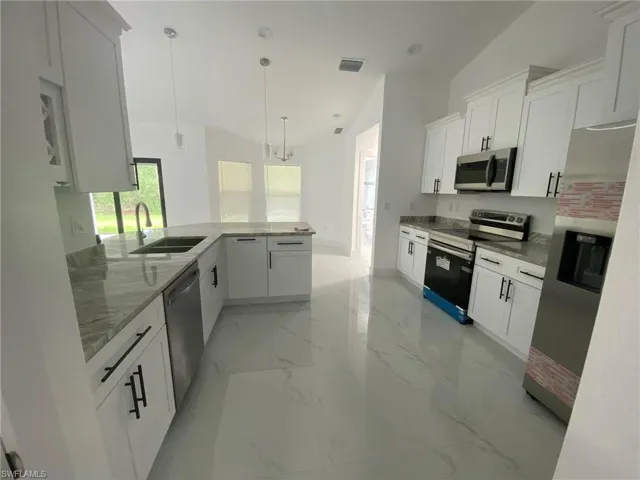 2621  Queen  DR, Lehigh Acres, FL 33971