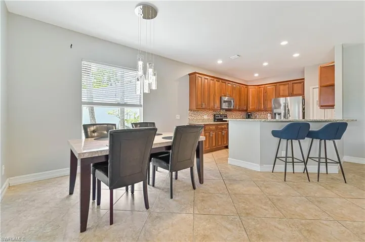 238  Stanhope  CIR, Naples, FL 34104