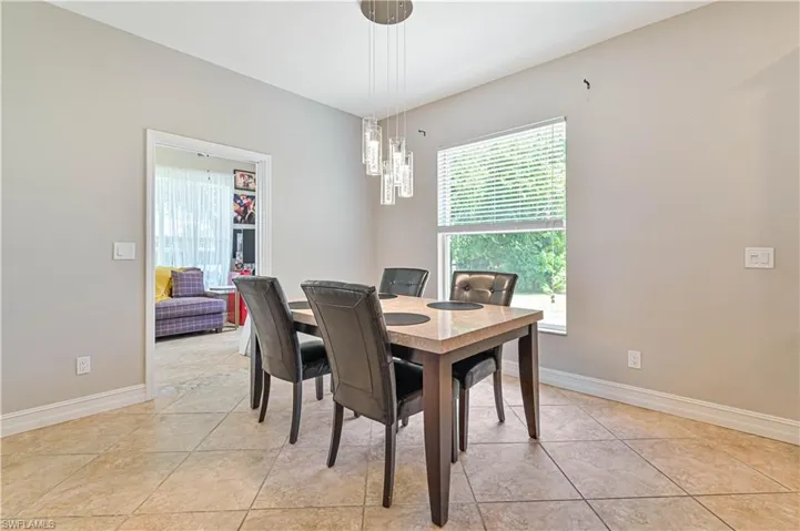 238  Stanhope  CIR, Naples, FL 34104