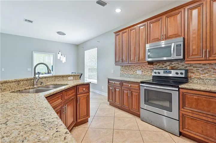 238  Stanhope  CIR, Naples, FL 34104