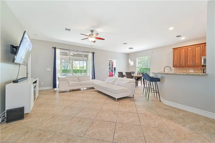 238  Stanhope  CIR, Naples, FL 34104