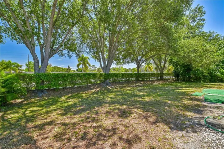238  Stanhope  CIR, Naples, FL 34104