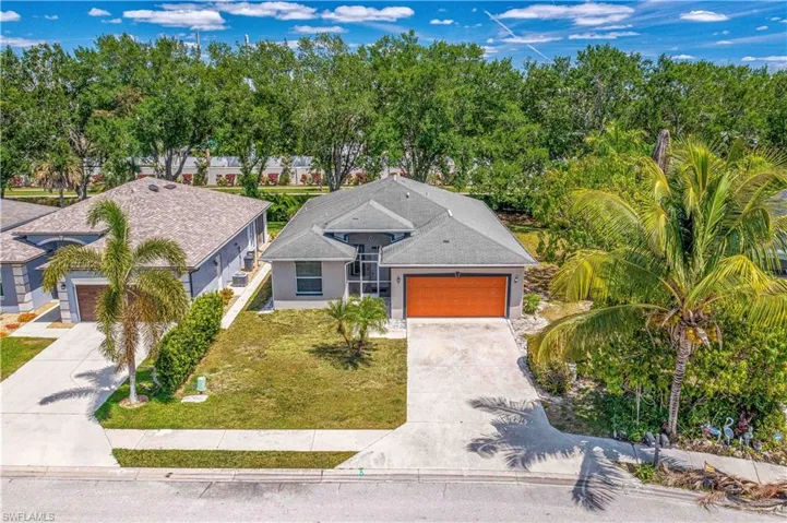 238  Stanhope  CIR, Naples, FL 34104