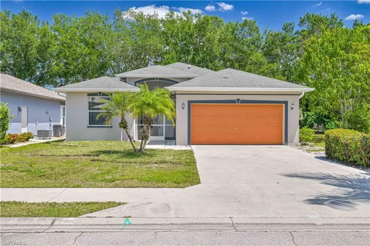 238  Stanhope  CIR, Naples, FL 34104