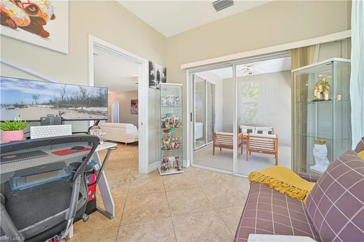238  Stanhope  CIR, Naples, FL 34104