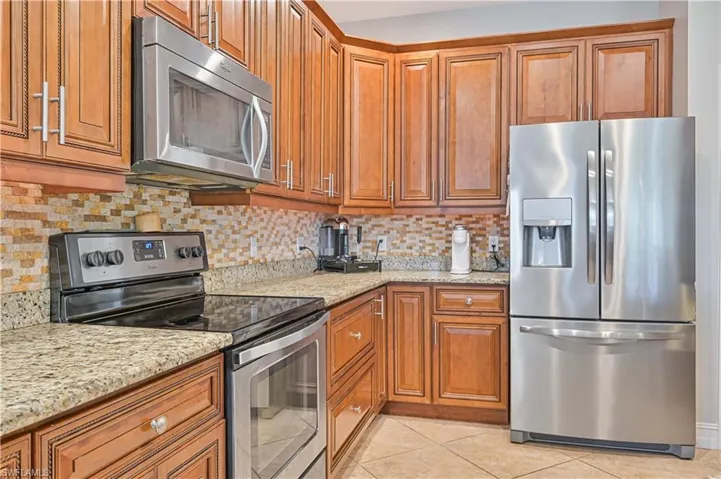 238  Stanhope  CIR, Naples, FL 34104