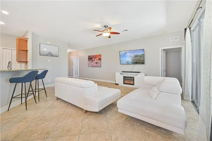 238  Stanhope  CIR, Naples, FL 34104