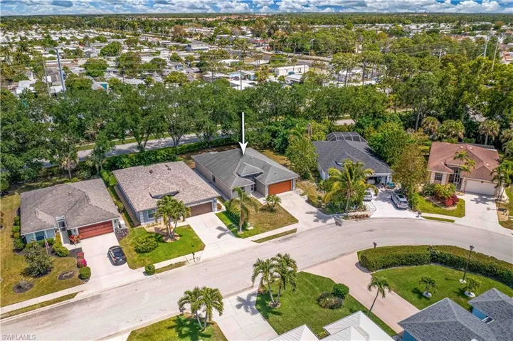 238  Stanhope  CIR, Naples, FL 34104