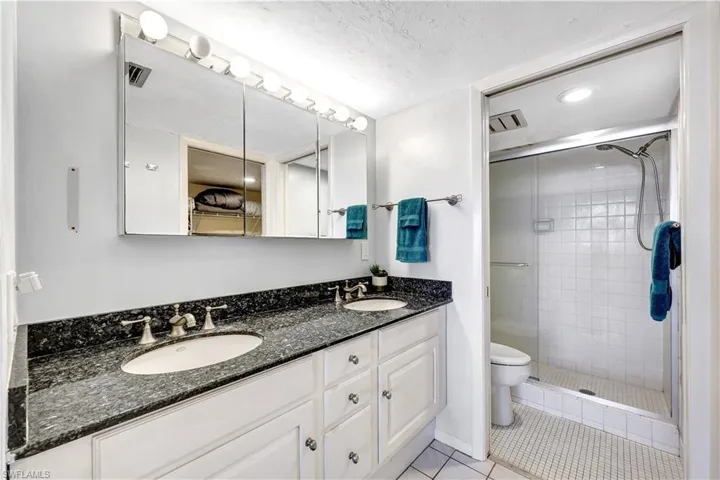 11  Bluebill  AVE, Naples, FL 34108