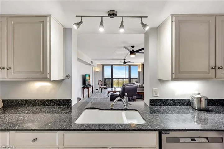 11  Bluebill  AVE, Naples, FL 34108