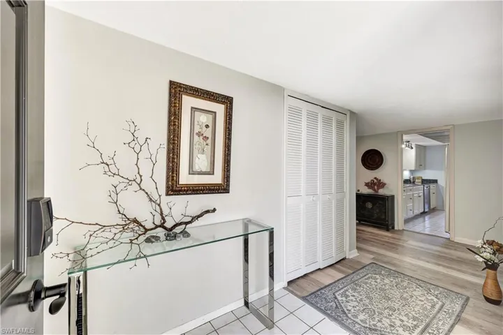 11  Bluebill  AVE, Naples, FL 34108