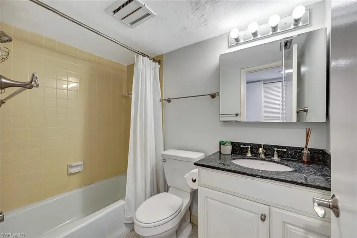 11  Bluebill  AVE, Naples, FL 34108