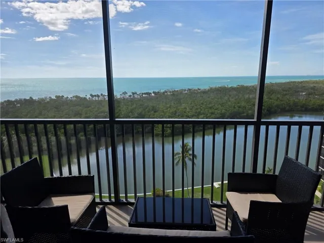 11  Bluebill  AVE, Naples, FL 34108