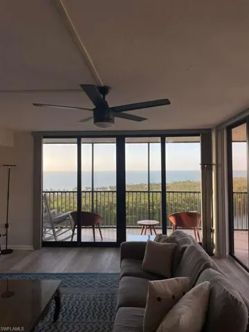 11  Bluebill  AVE, Naples, FL 34108