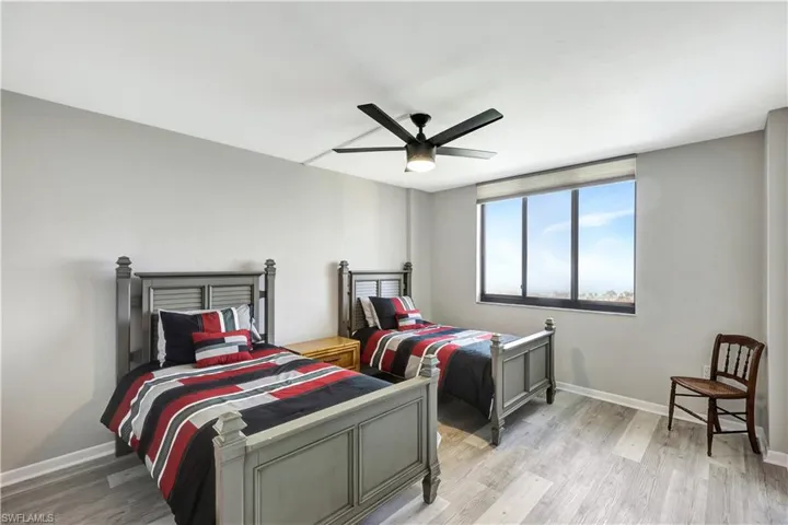 11  Bluebill  AVE, Naples, FL 34108