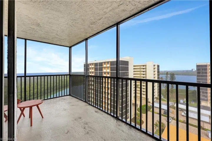 11  Bluebill  AVE, Naples, FL 34108