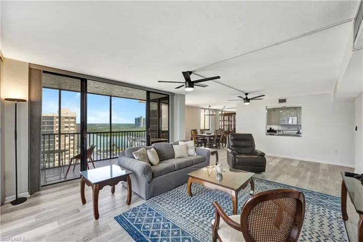 11  Bluebill  AVE, Naples, FL 34108