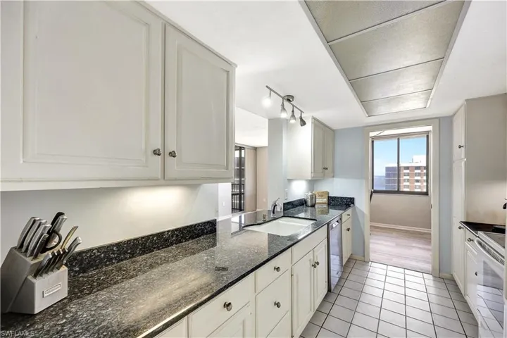 11  Bluebill  AVE, Naples, FL 34108