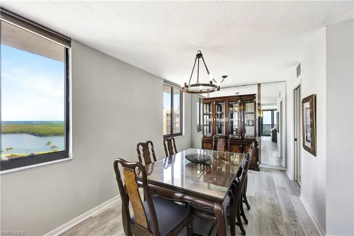 11  Bluebill  AVE, Naples, FL 34108