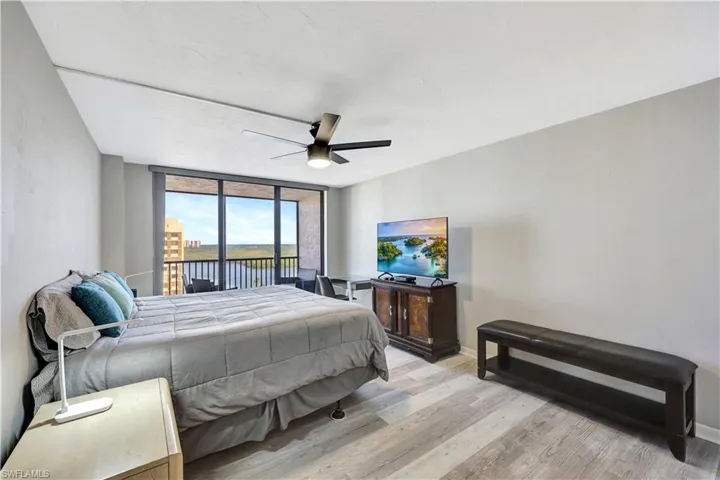 11  Bluebill  AVE, Naples, FL 34108