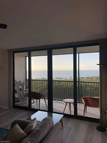 11  Bluebill  AVE, Naples, FL 34108