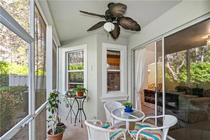 Sunroom / solarium with ceiling fan
