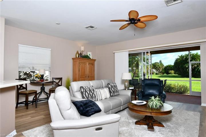 Sliders lead to screened in lanai off of living room