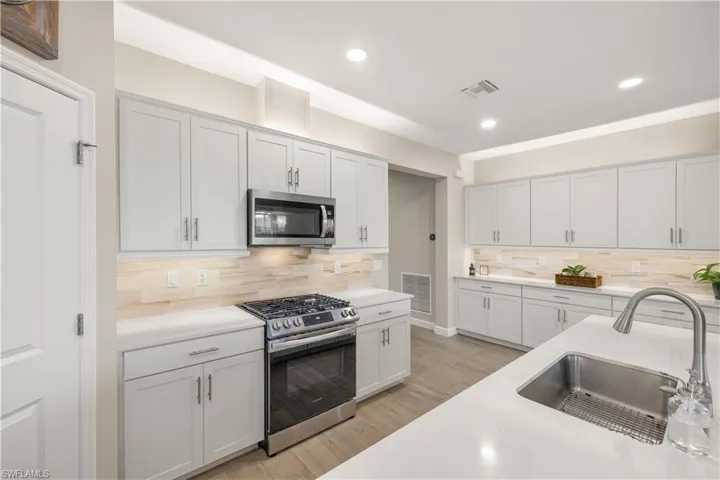 18651  Ives  DR, Estero, FL 33928