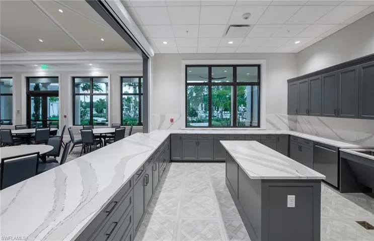 2072  Freemont  WAY, Naples, FL 34120
