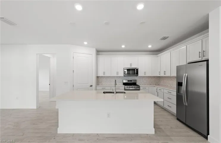 2072  Freemont  WAY, Naples, FL 34120