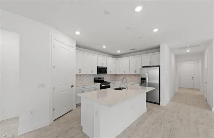 2072  Freemont  WAY, Naples, FL 34120