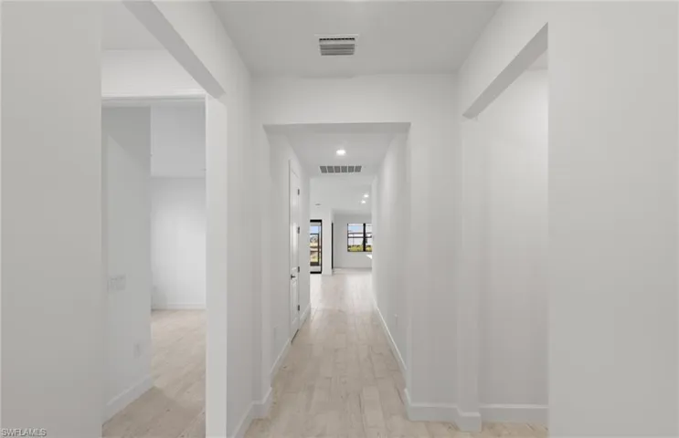 2072  Freemont  WAY, Naples, FL 34120