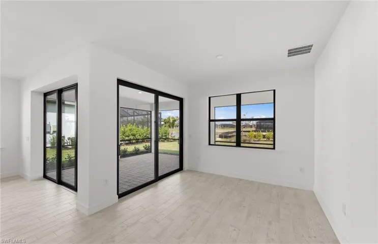 2072  Freemont  WAY, Naples, FL 34120