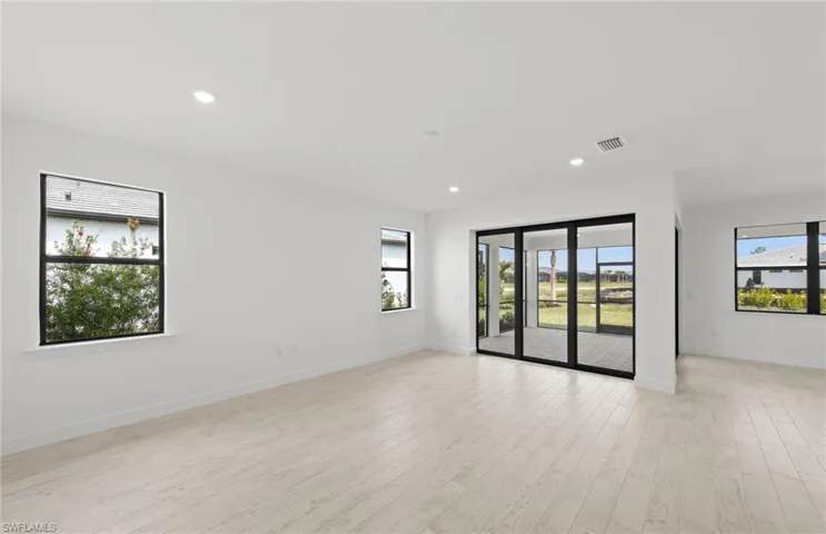 2072  Freemont  WAY, Naples, FL 34120