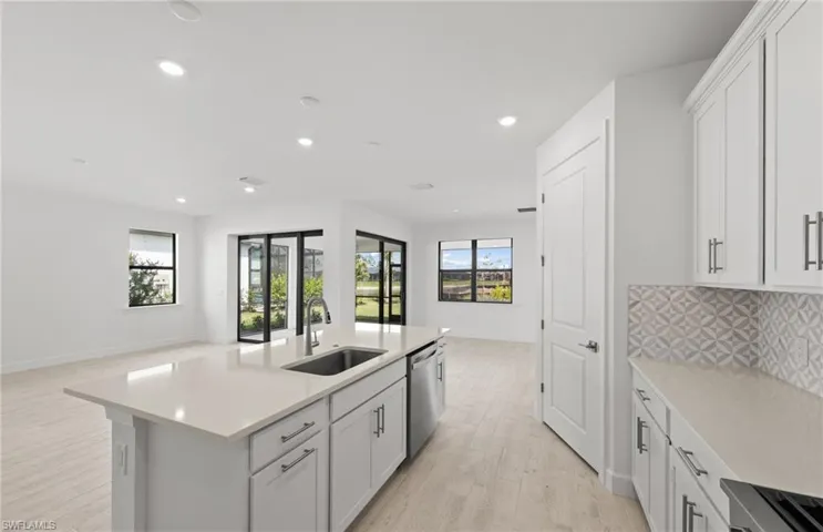 2072  Freemont  WAY, Naples, FL 34120