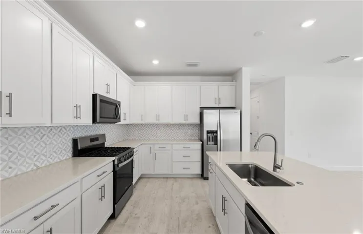 2072  Freemont  WAY, Naples, FL 34120