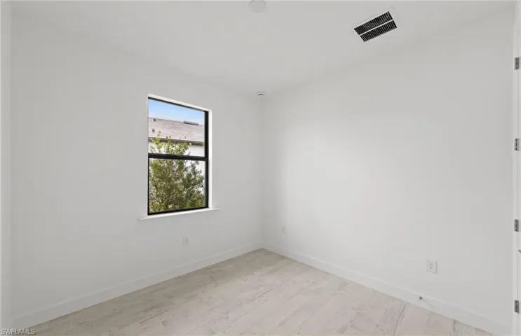 2072  Freemont  WAY, Naples, FL 34120