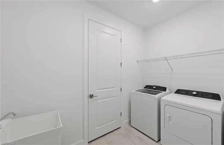 2072  Freemont  WAY, Naples, FL 34120