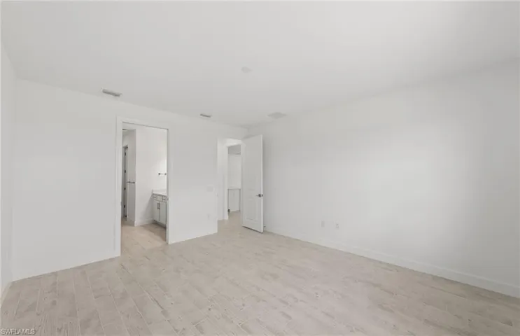 2072  Freemont  WAY, Naples, FL 34120