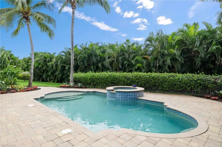 Heated pool & spa