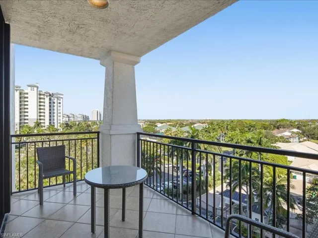445  Cove Tower  DR, Naples, FL 34110