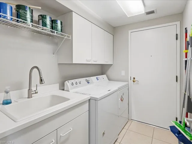 445  Cove Tower  DR, Naples, FL 34110