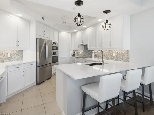 445  Cove Tower  DR, Naples, FL 34110