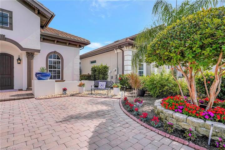 7636 Sussex CT, NAPLES FL 34113